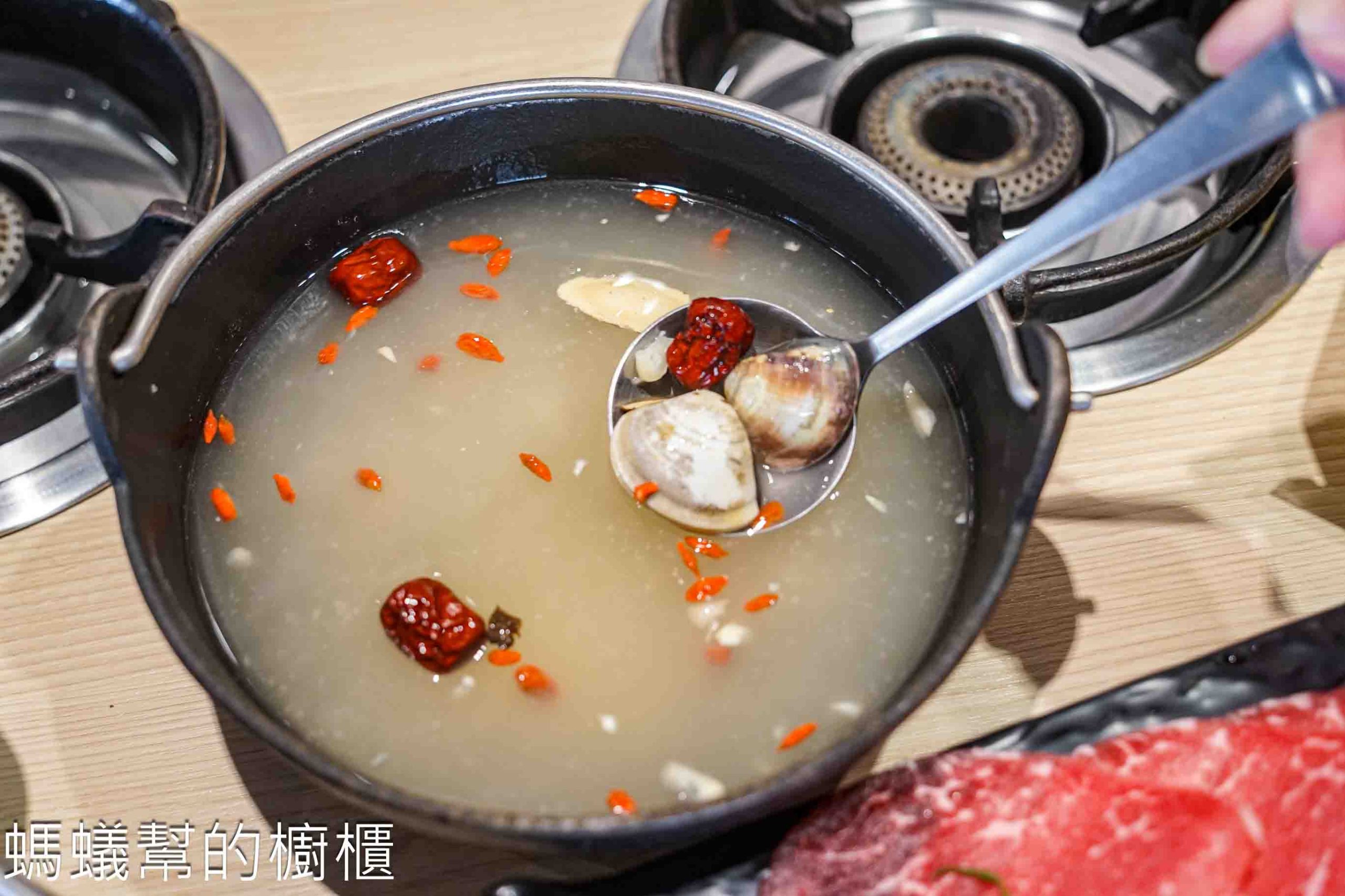 八石什鍋永安店 | 彰化火鍋推薦,自助吧蔬菜新鮮種類多,麻油燒酒系列冬日激推!