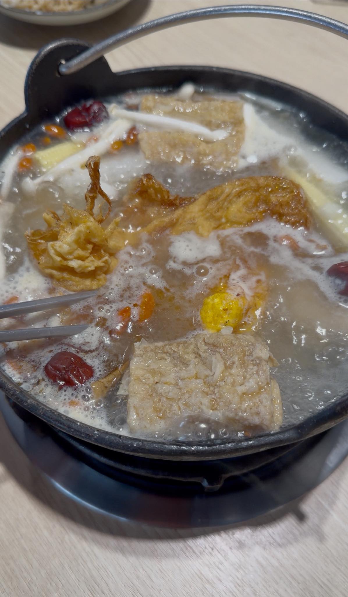 八石什鍋永安店 | 彰化火鍋推薦,自助吧蔬菜新鮮種類多,麻油燒酒系列冬日激推!