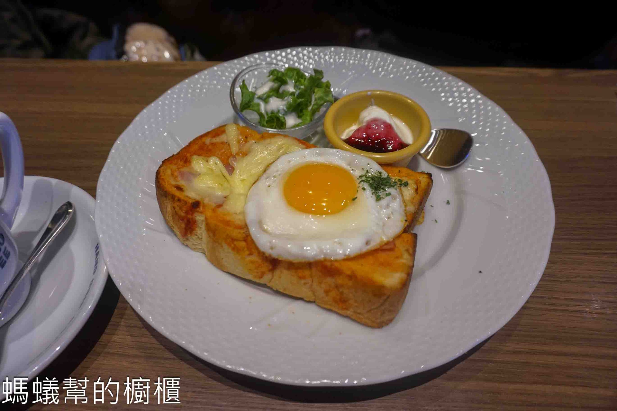 星乃珈琲店淺草店 | 日本連鎖昭和風格珈琲館，供應厚鬆餅、早餐套餐、義大利麵。