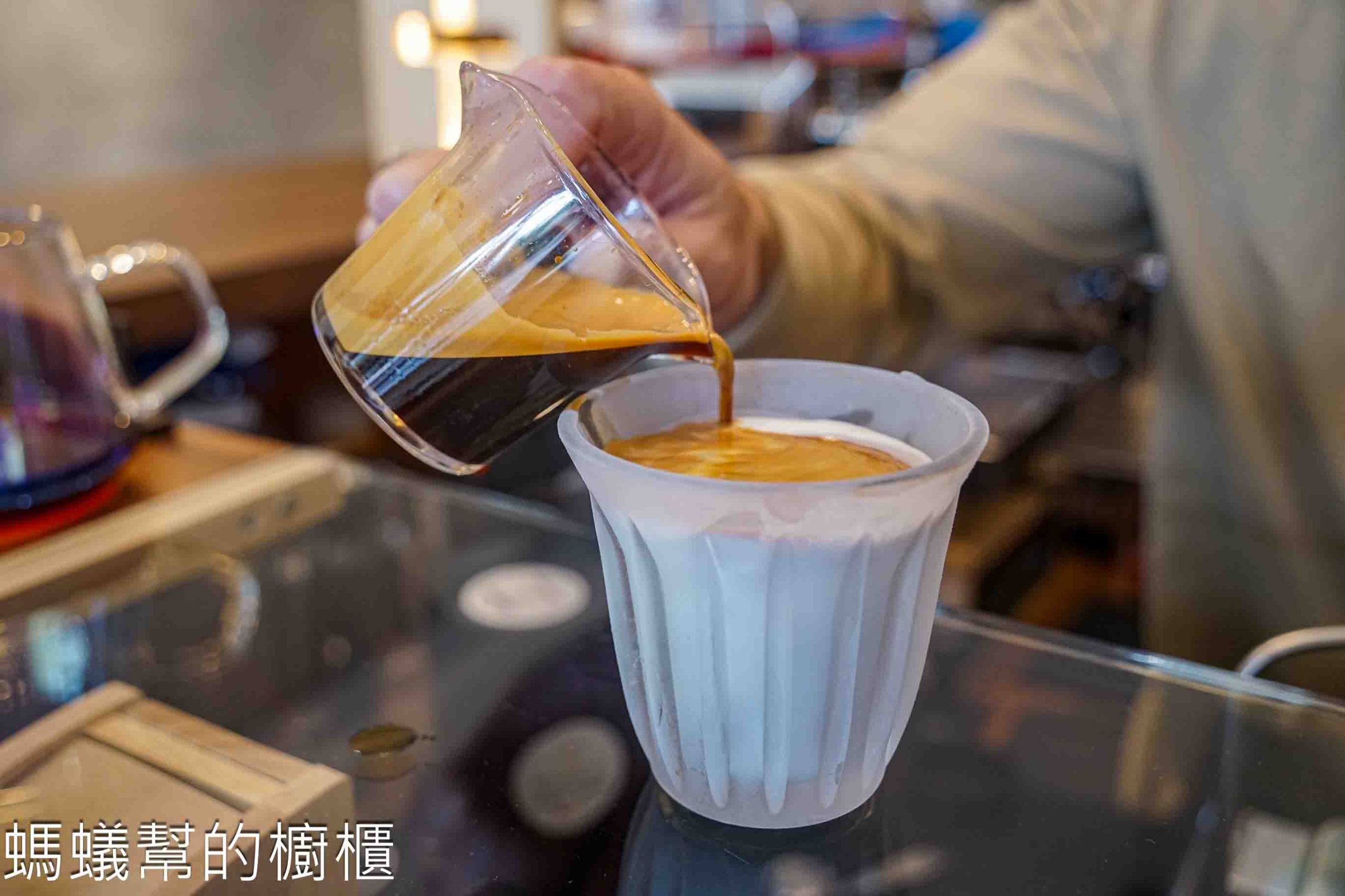 泊好時美甲咖啡館 | 嘉義市咖啡館推薦,精品豆咖啡、流心巴斯克!