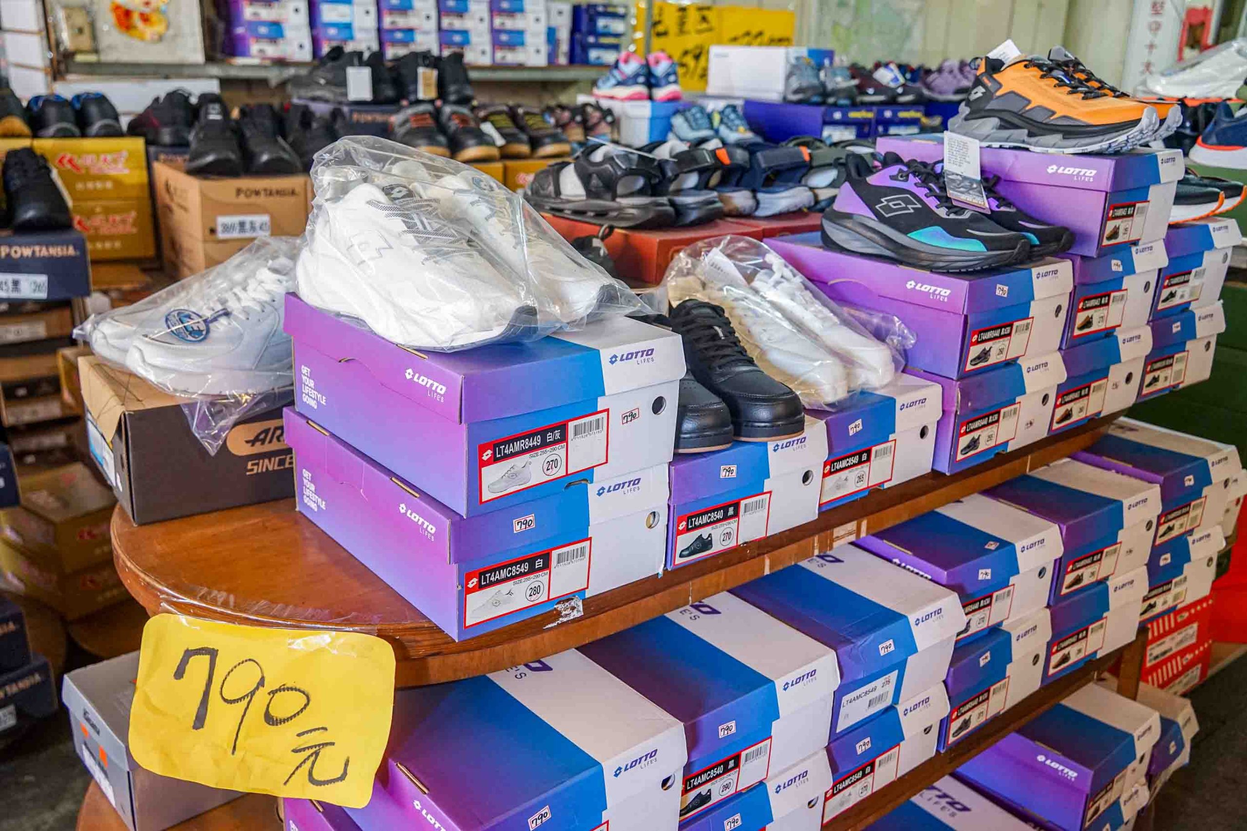 吉村國際鞋業 | 全台中最齊全的工作鞋都在這裡！年前出清價優惠大放送。