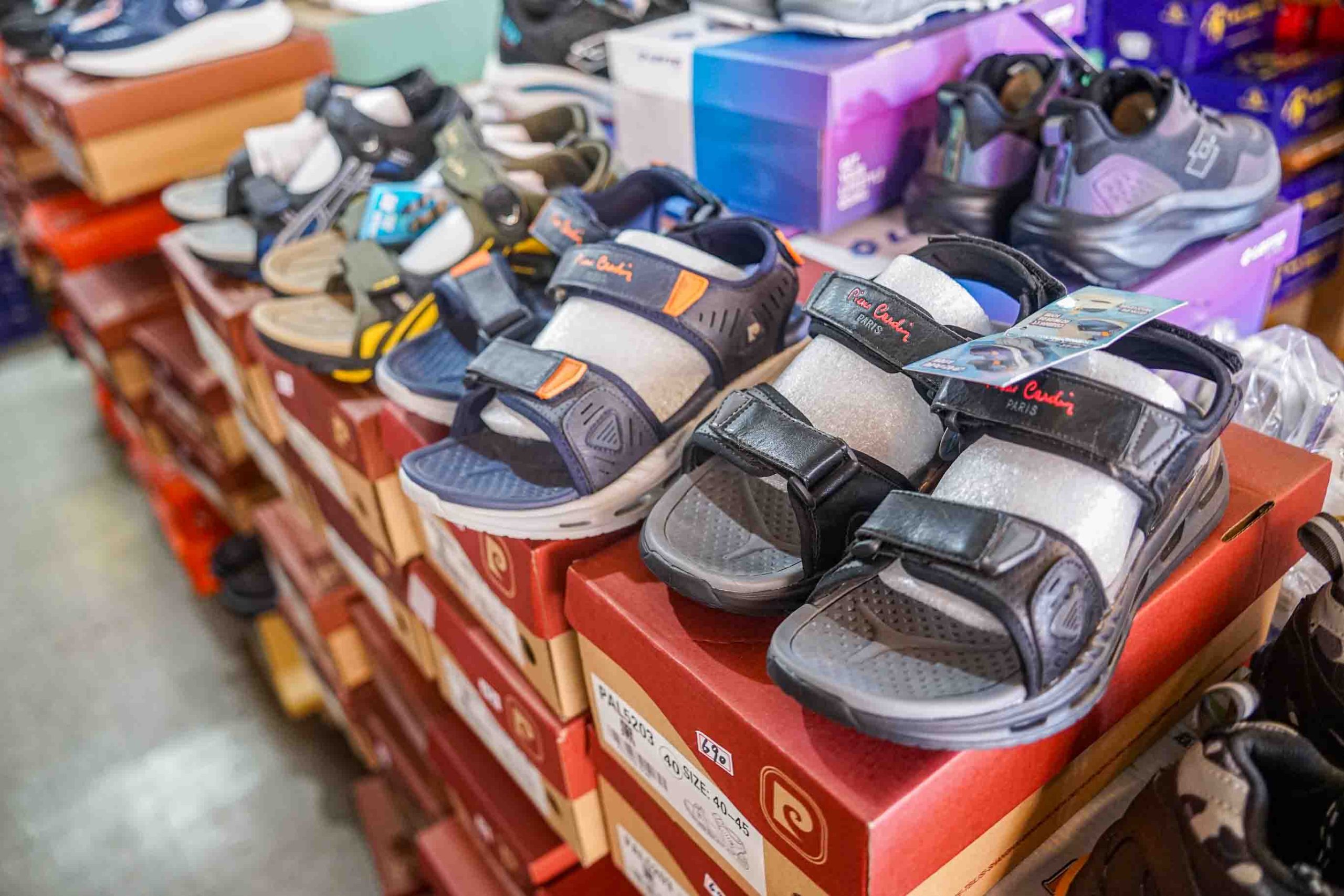 吉村國際鞋業 | 全台中最齊全的工作鞋都在這裡！年前出清價優惠大放送。