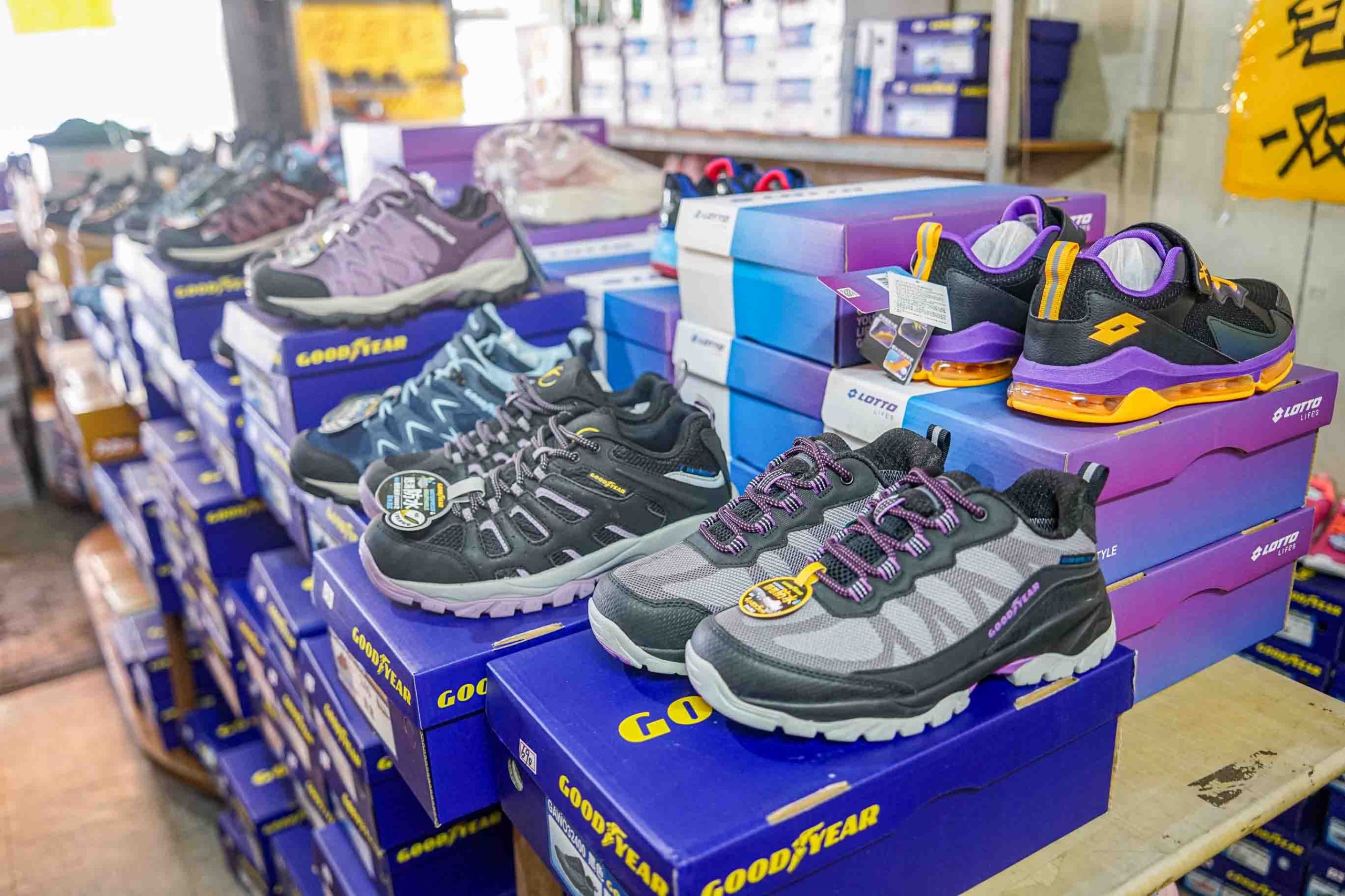 吉村國際鞋業 | 全台中最齊全的工作鞋都在這裡！年前出清價優惠大放送。