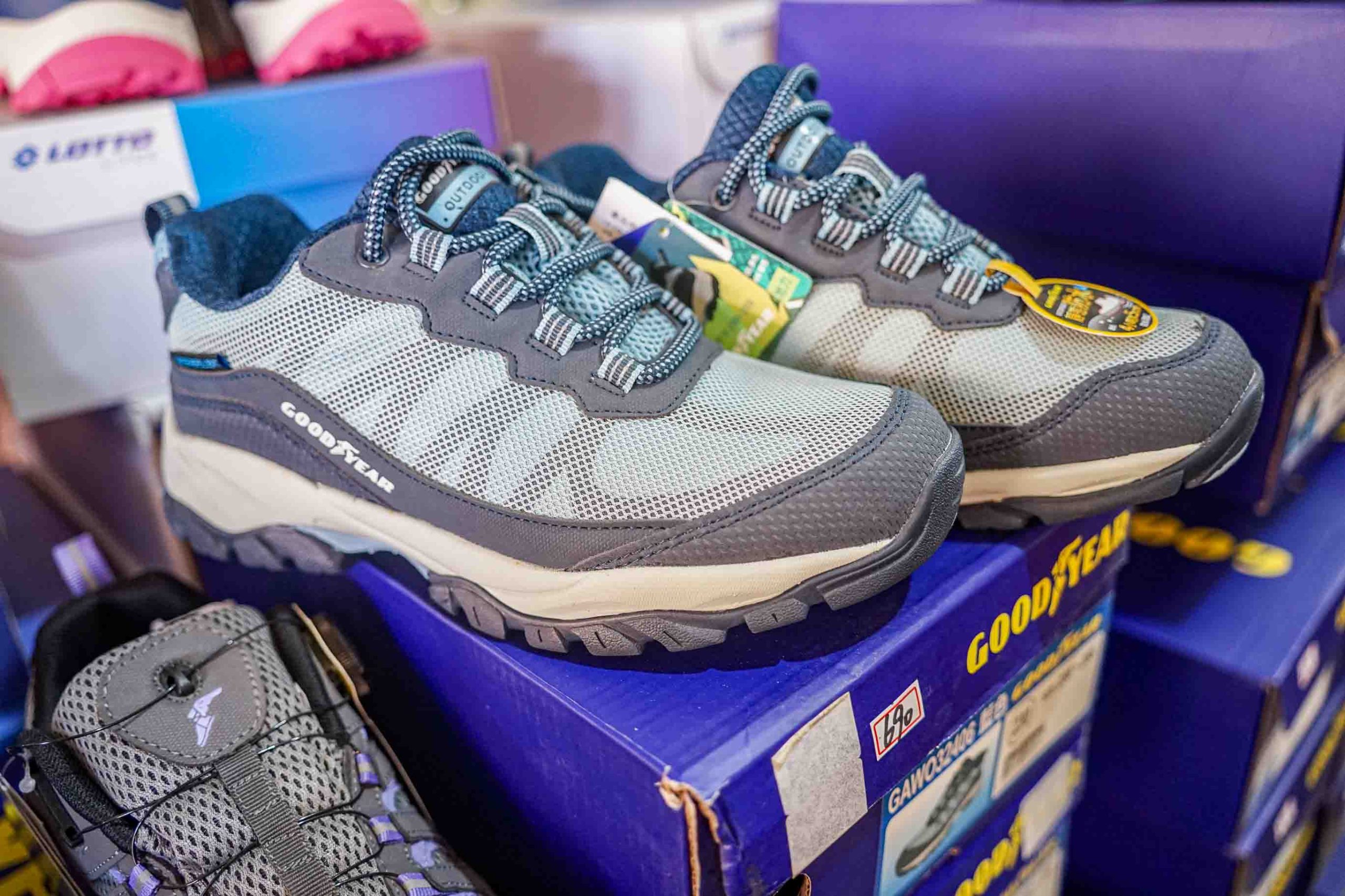 吉村國際鞋業 | 全台中最齊全的工作鞋都在這裡！年前出清價優惠大放送。