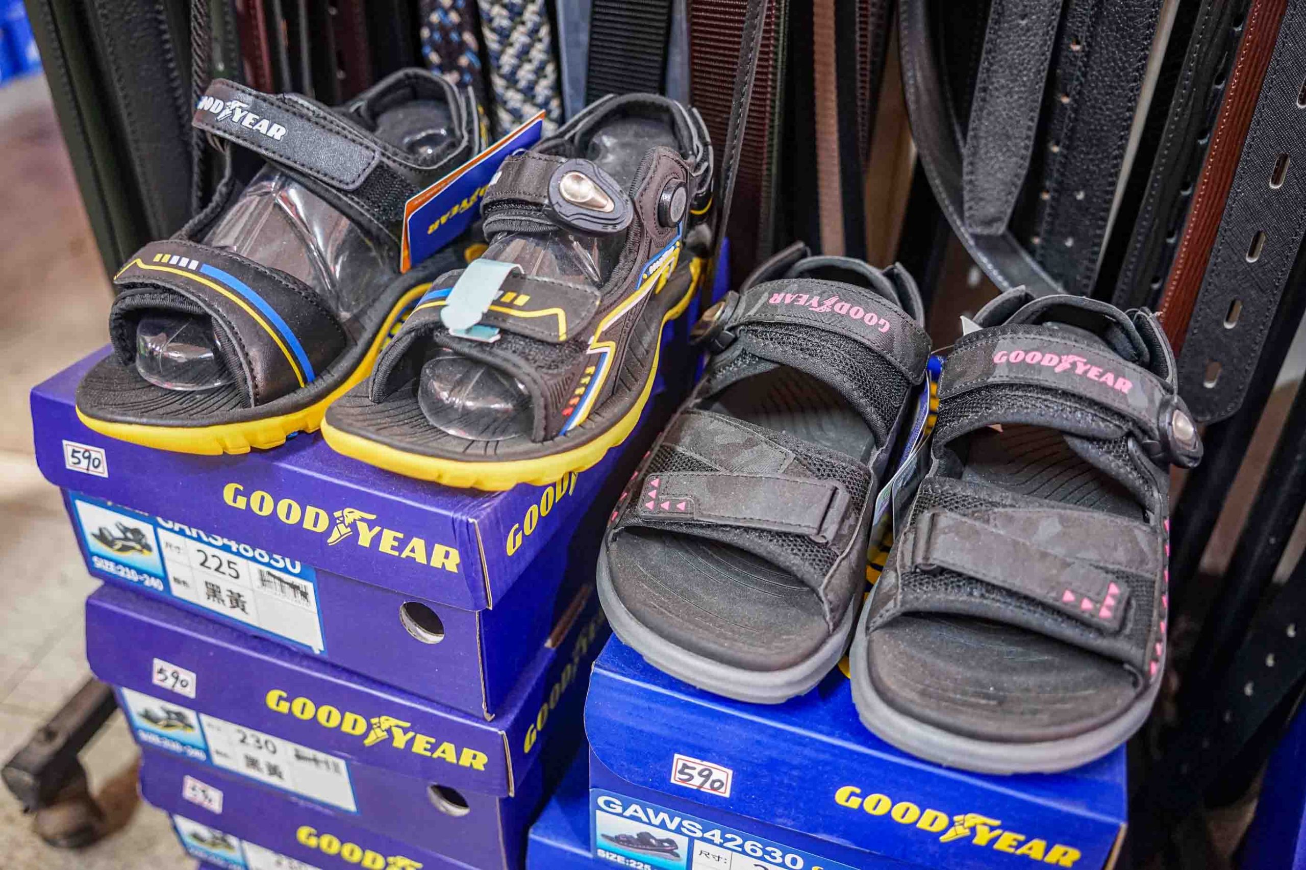 吉村國際鞋業 | 全台中最齊全的工作鞋都在這裡！年前出清價優惠大放送。