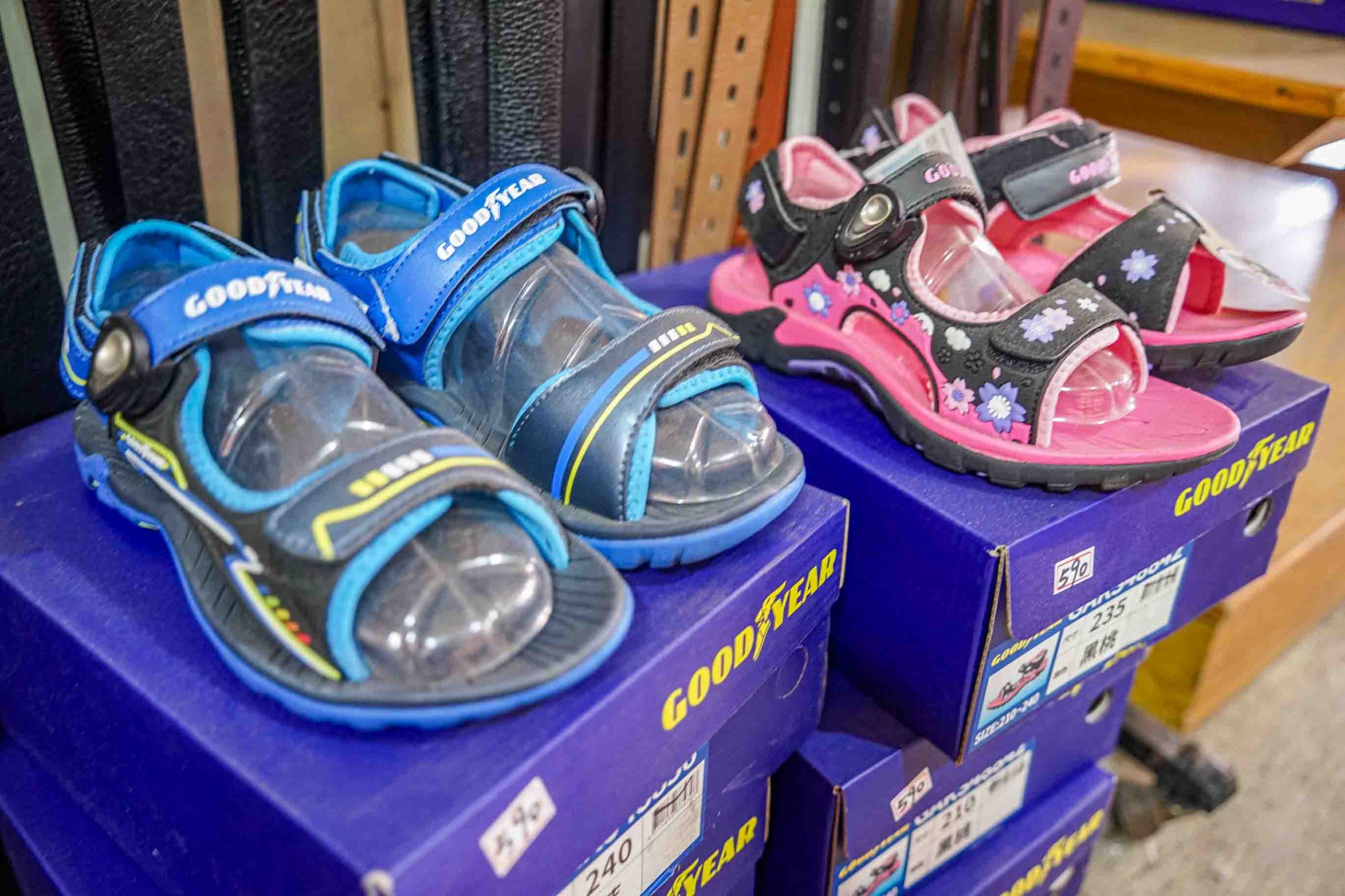 吉村國際鞋業 | 全台中最齊全的工作鞋都在這裡！年前出清價優惠大放送。