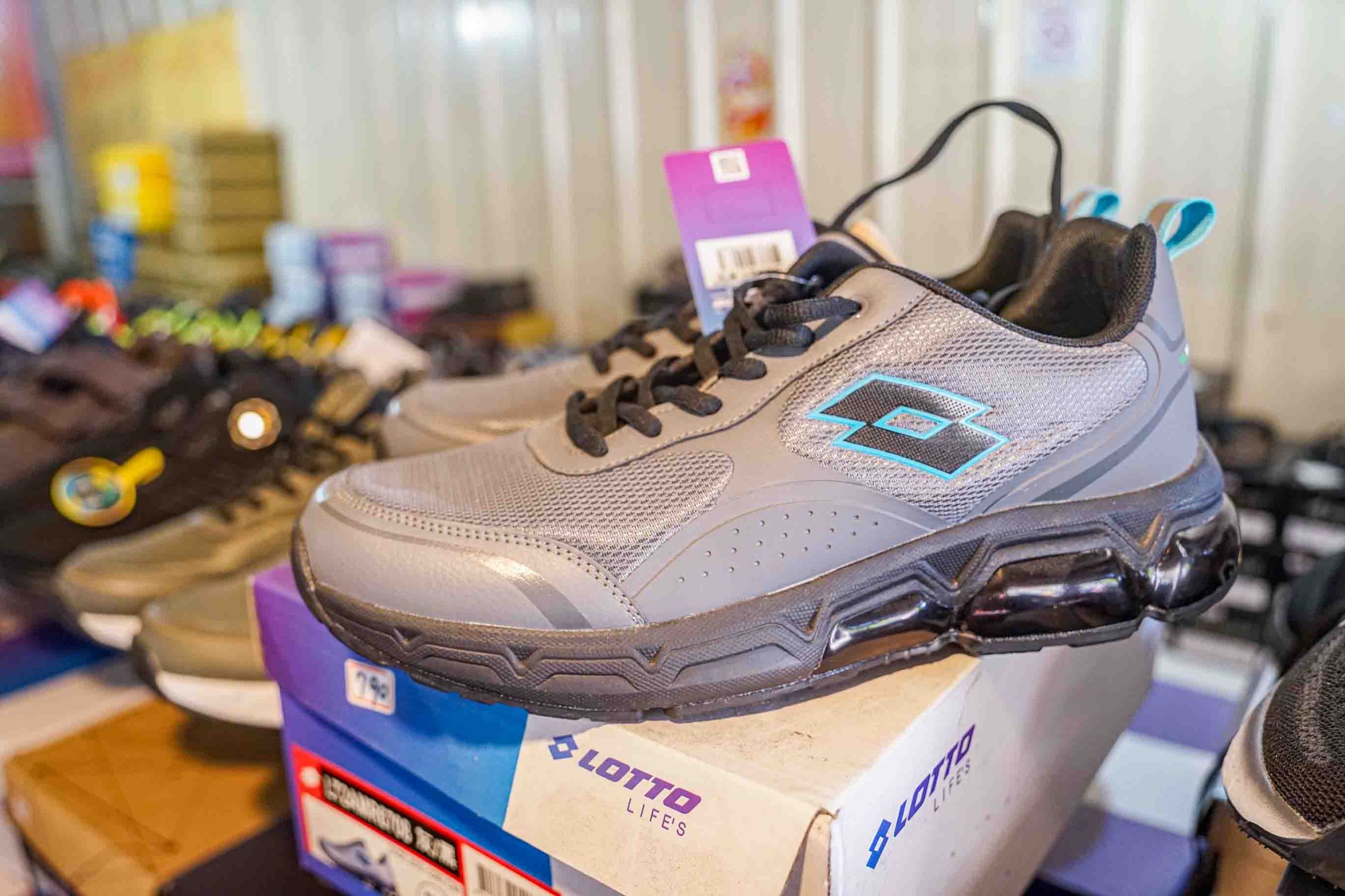 吉村國際鞋業 | 全台中最齊全的工作鞋都在這裡！年前出清價優惠大放送。