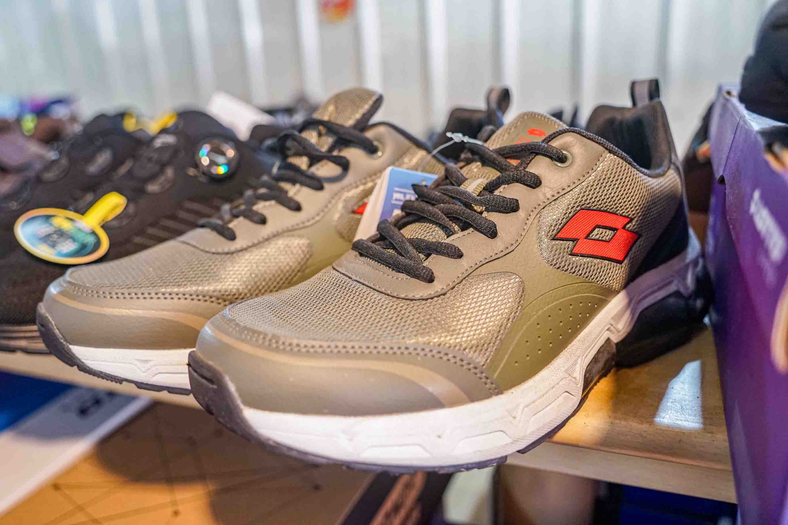 吉村國際鞋業 | 全台中最齊全的工作鞋都在這裡！年前出清價優惠大放送。