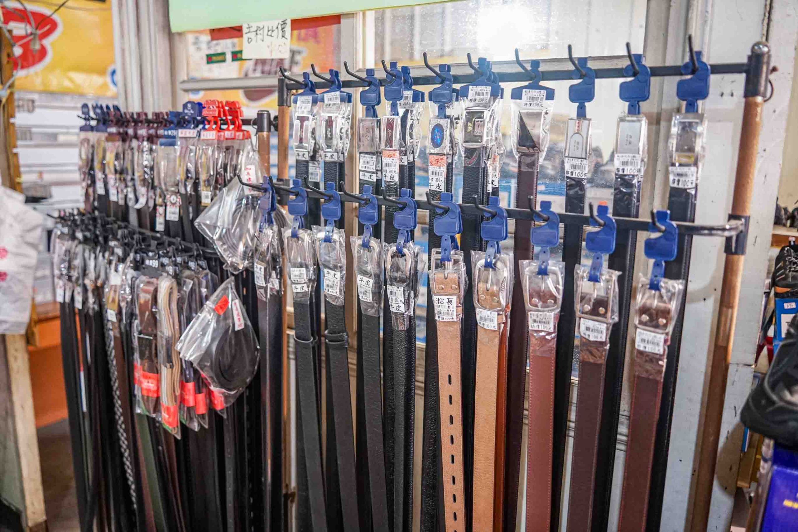 吉村國際鞋業 | 全台中最齊全的工作鞋都在這裡！年前出清價優惠大放送。