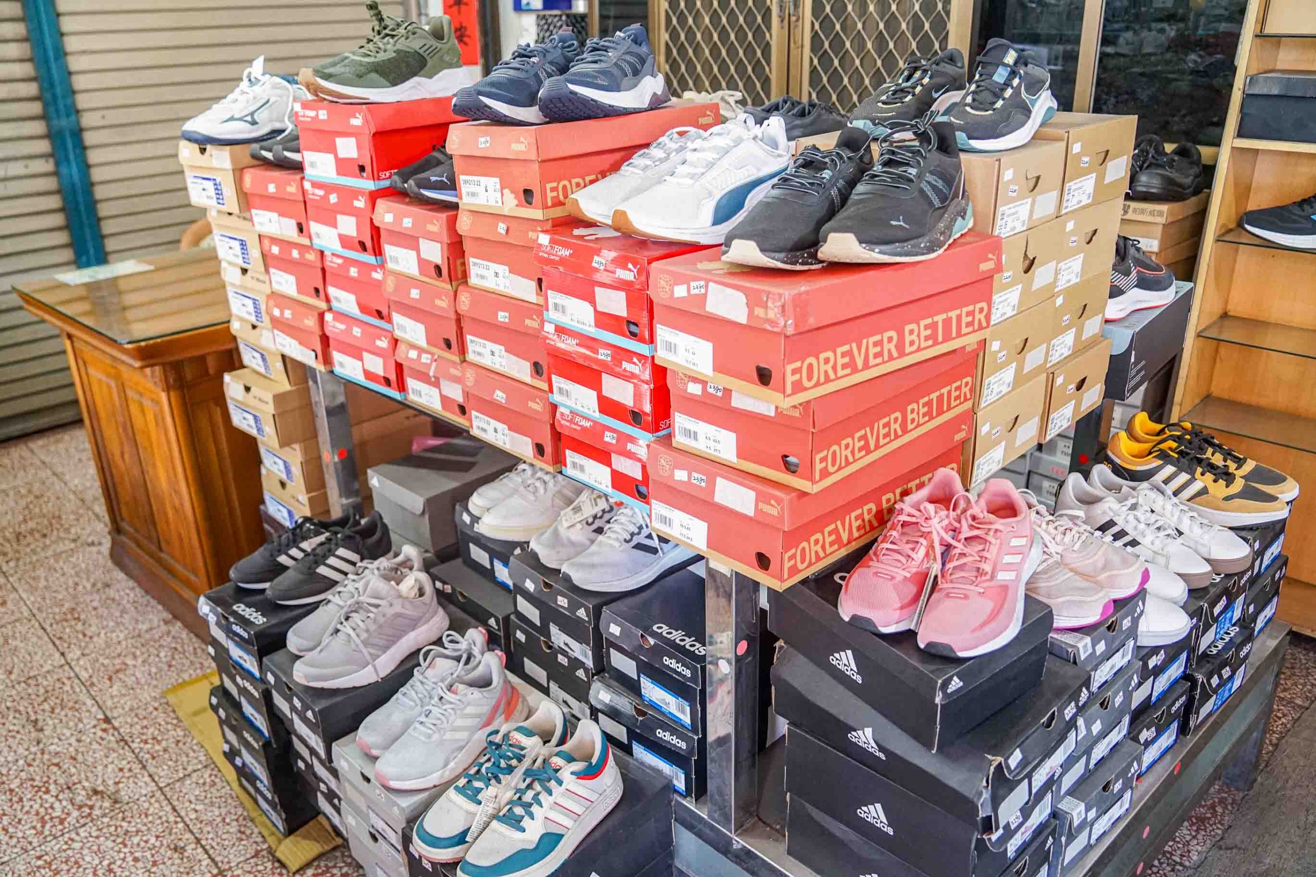 吉村國際鞋業 | 全台中最齊全的工作鞋都在這裡！年前出清價優惠大放送。