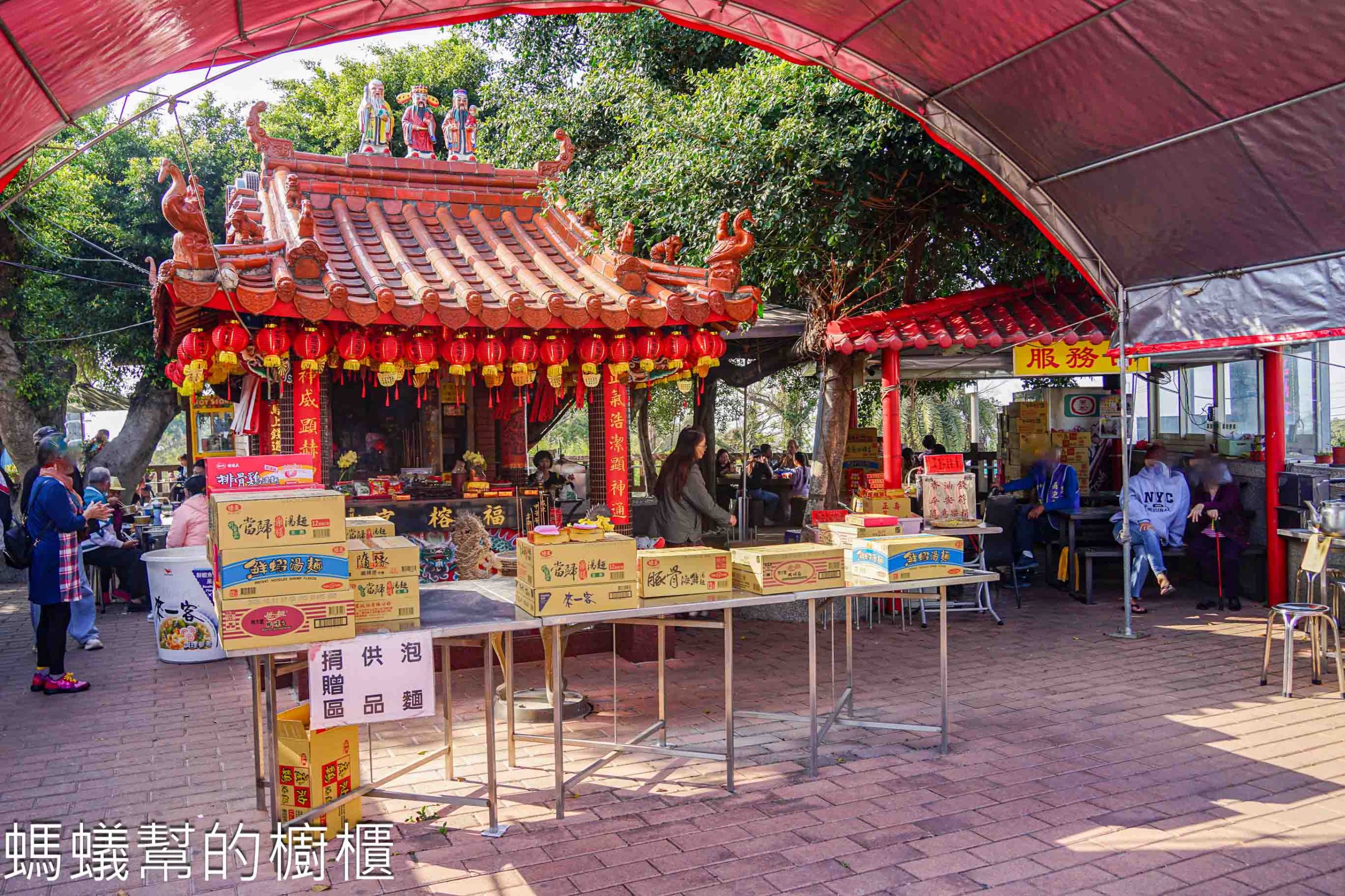 福榕宮泡麵土地公 | 139縣道彰化芬園路段，吃泡麵補財庫。