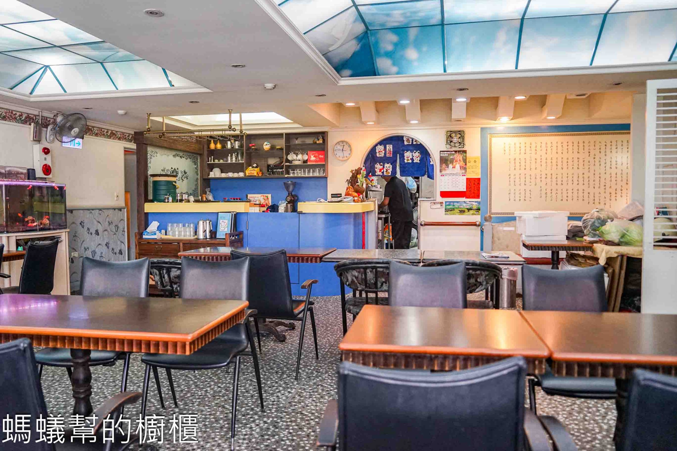 金G園簡餐．咖啡 | 台中西區美食，炸雞腿、炸排骨，二樓吃簡餐。