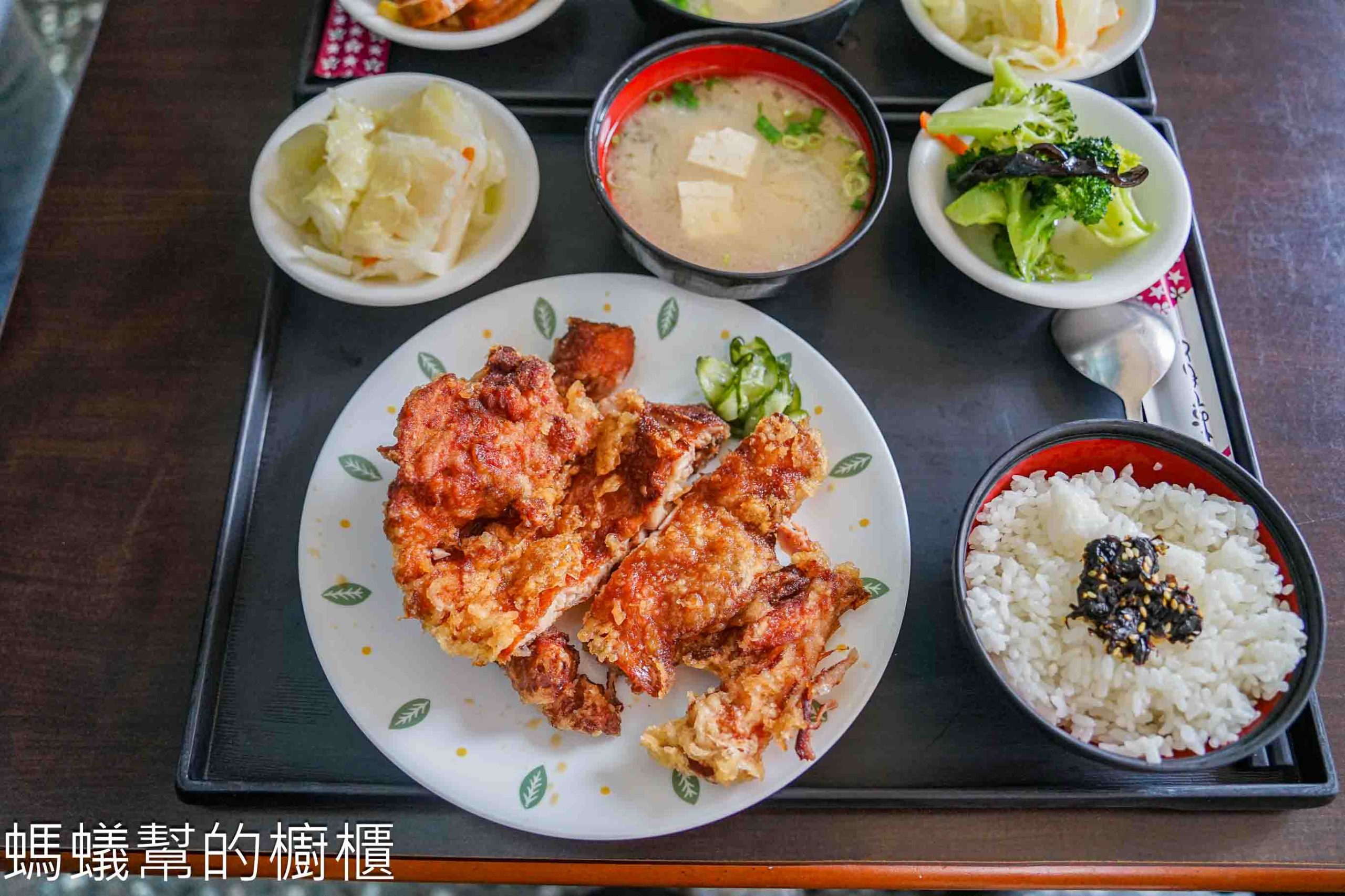 金G園簡餐．咖啡 | 台中西區美食，炸雞腿、炸排骨，二樓吃簡餐。