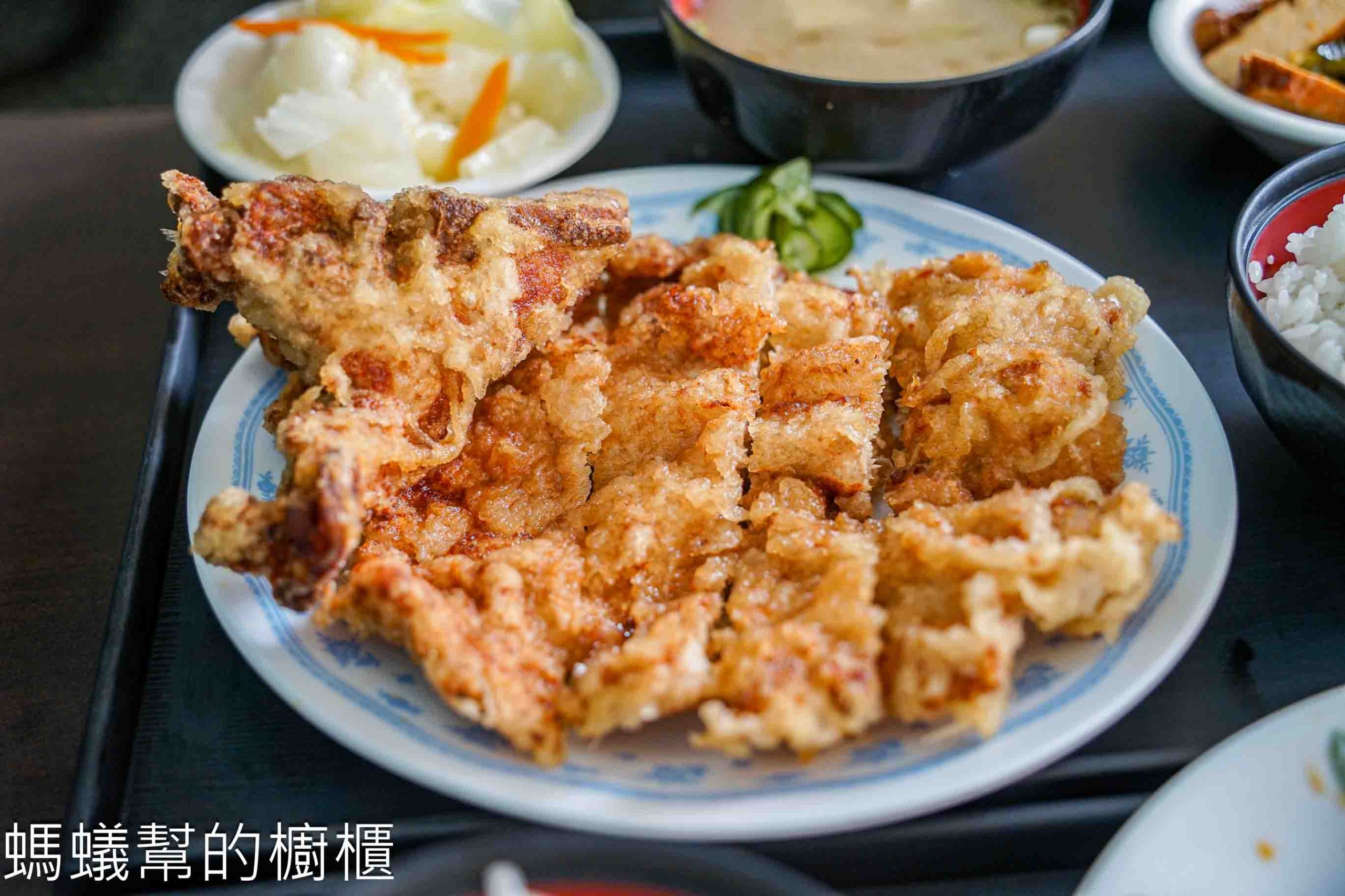 金G園簡餐．咖啡 | 台中西區美食，炸雞腿、炸排骨，二樓吃簡餐。