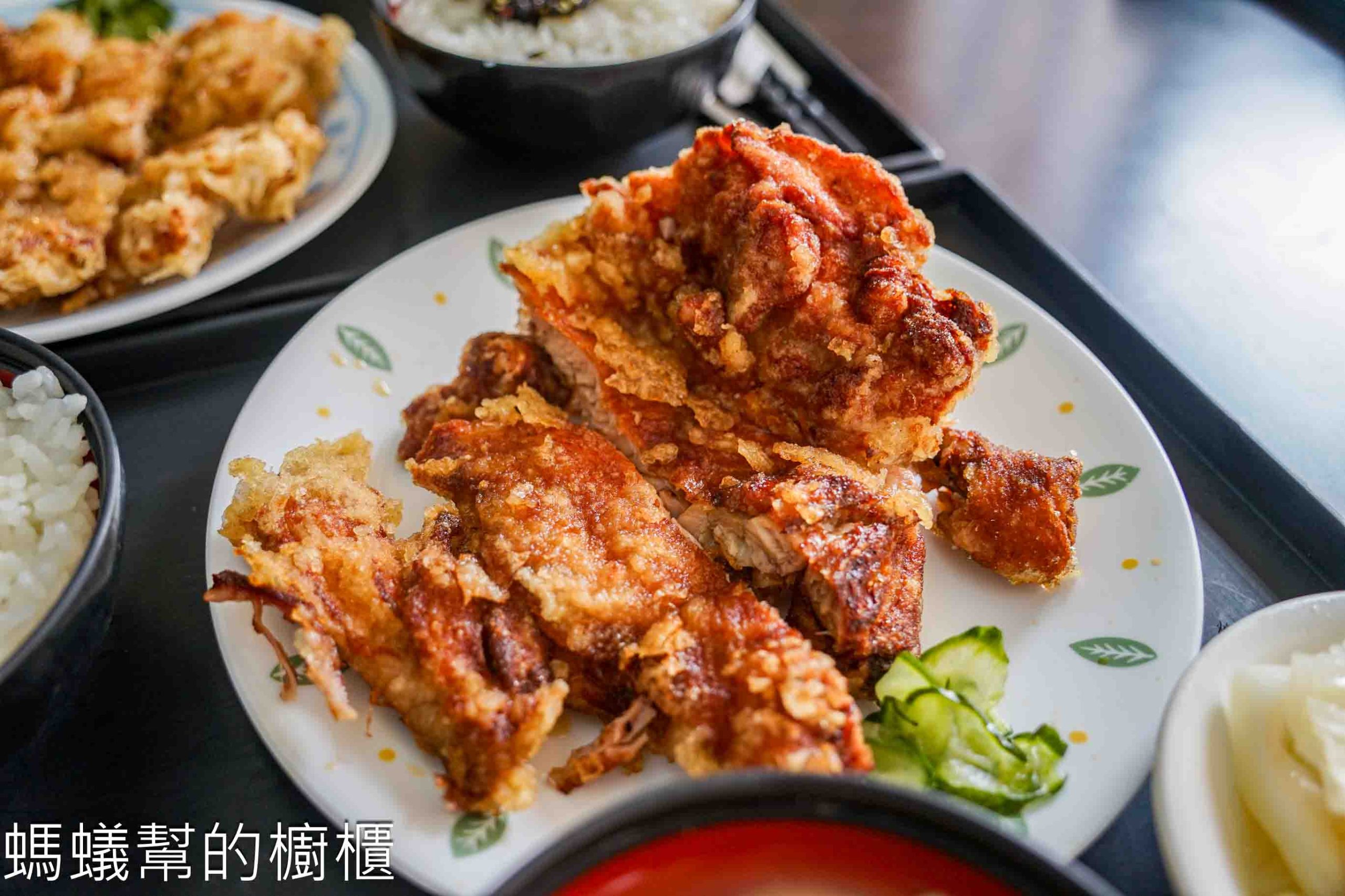 金G園簡餐．咖啡 | 台中西區美食，炸雞腿、炸排骨，二樓吃簡餐。