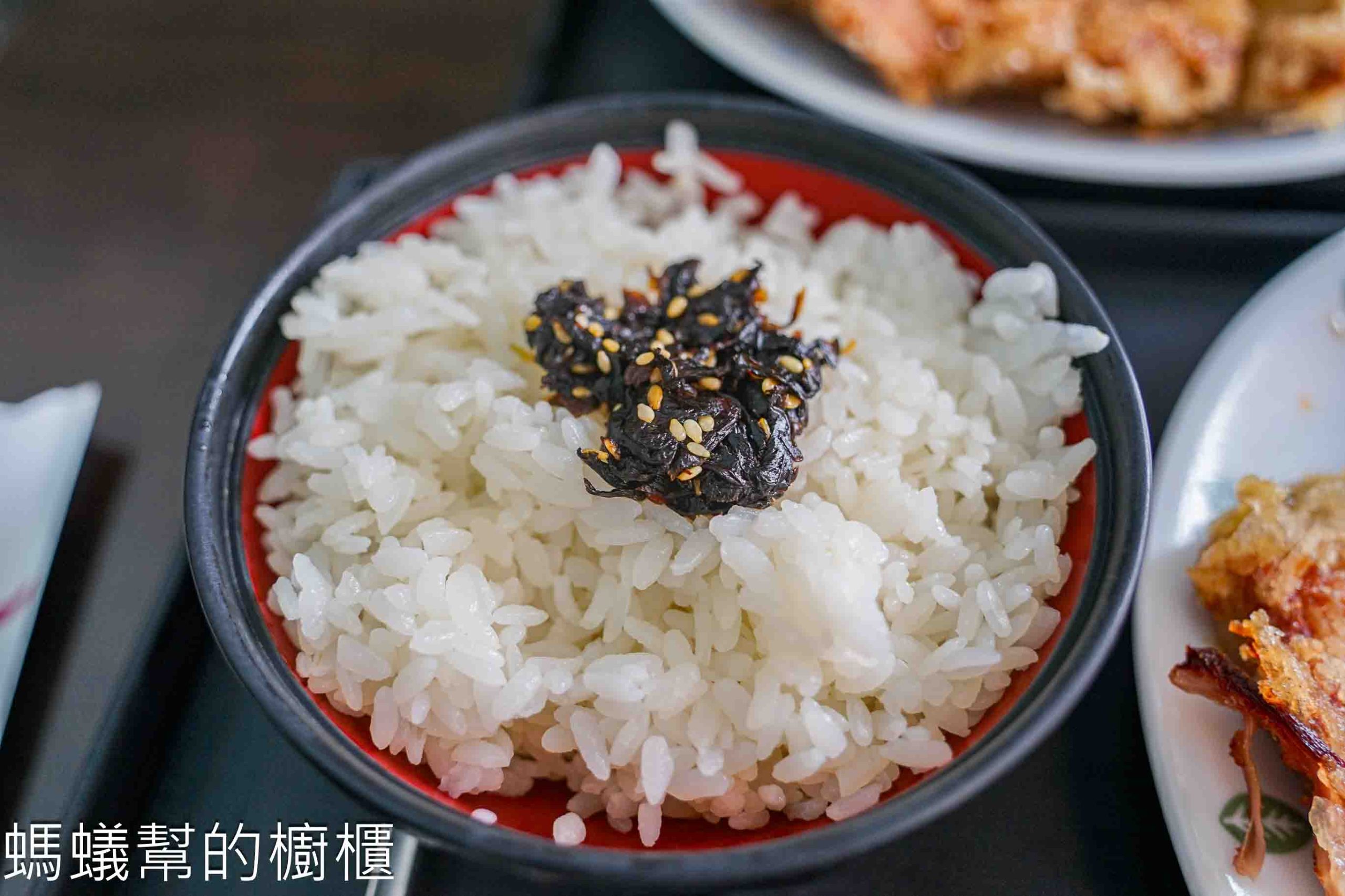 金G園簡餐．咖啡 | 台中西區美食，炸雞腿、炸排骨，二樓吃簡餐。