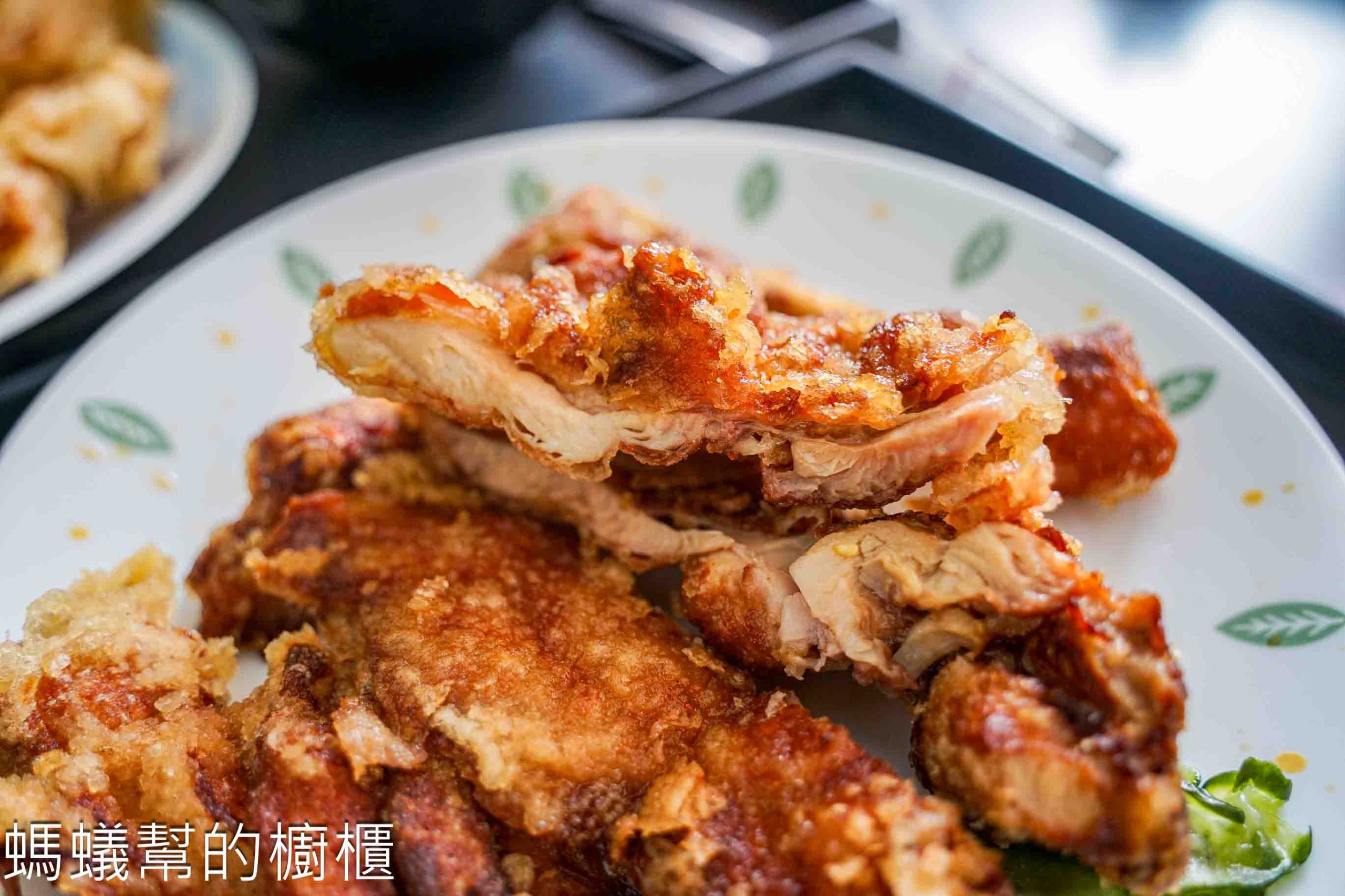 金G園簡餐．咖啡 | 台中西區美食，炸雞腿、炸排骨，二樓吃簡餐。