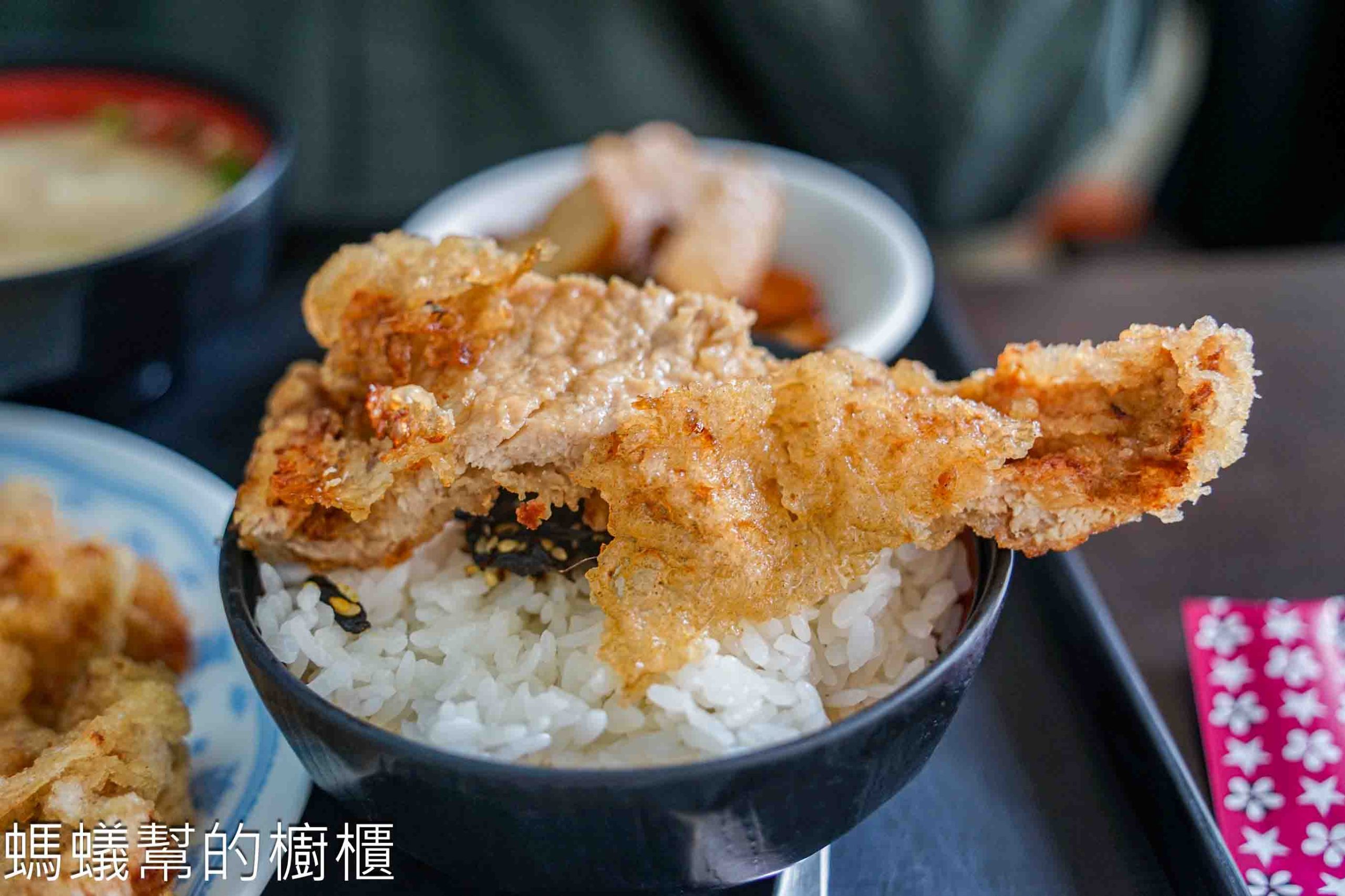 金G園簡餐．咖啡 | 台中西區美食，炸雞腿、炸排骨，二樓吃簡餐。