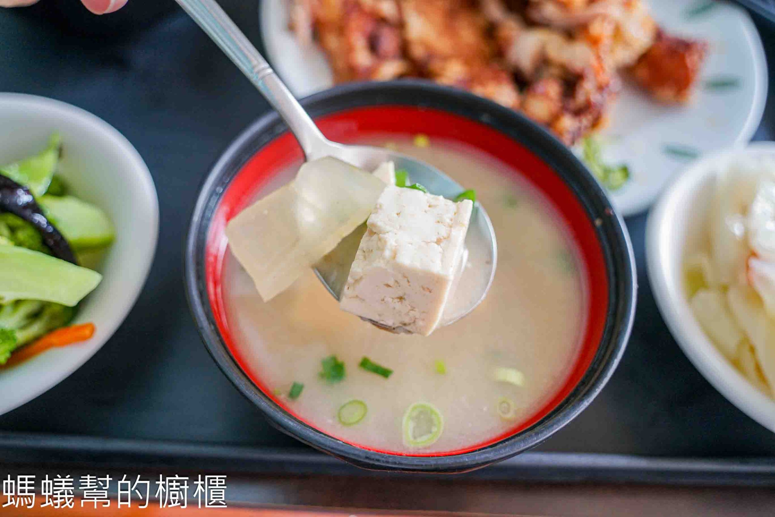 金G園簡餐．咖啡 | 台中西區美食，炸雞腿、炸排骨，二樓吃簡餐。